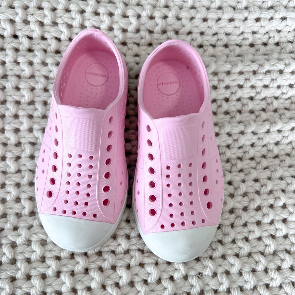 Size 9 Toddler Girl Like new condition Weestep Slip on Shoe